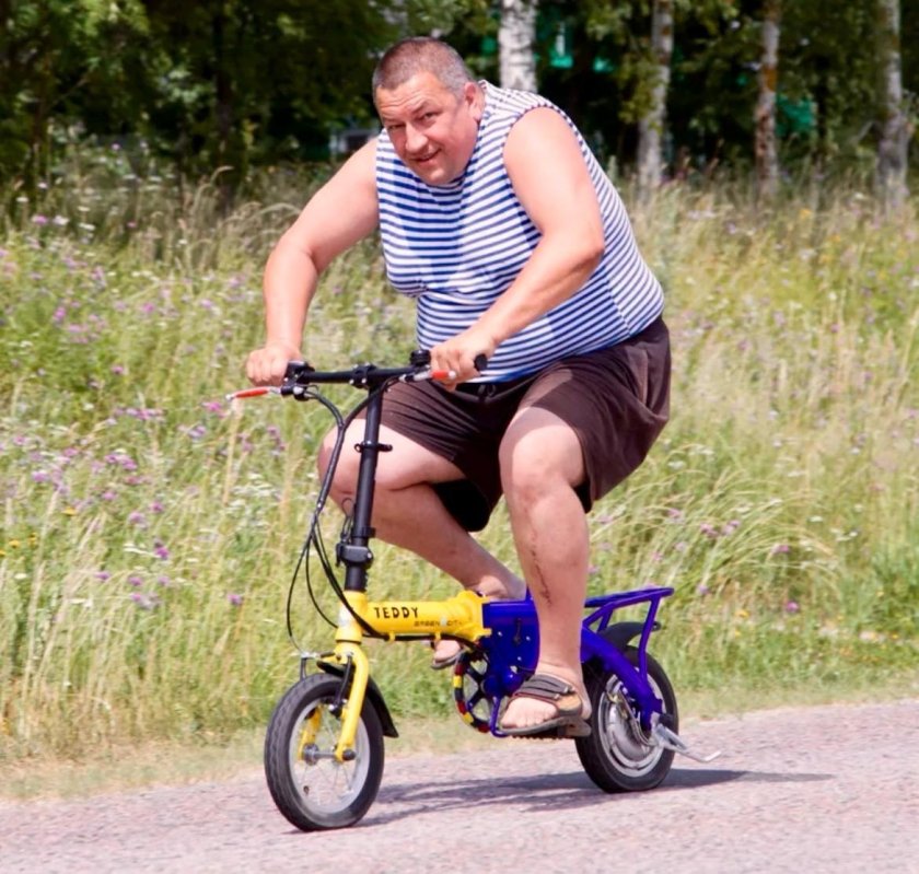 Толстый на велосипеде