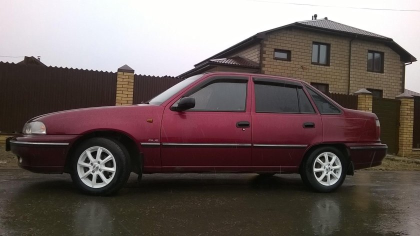 Дэу Нексия Вишневая