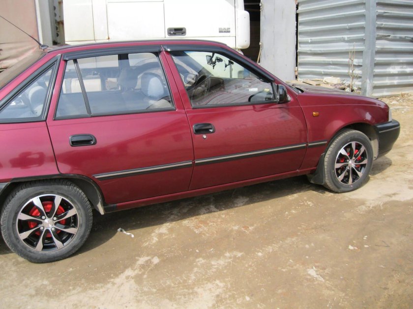 Daewoo Nexia Вишневая