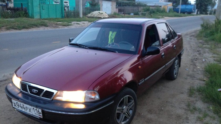 Daewoo Nexia 1 бордовая