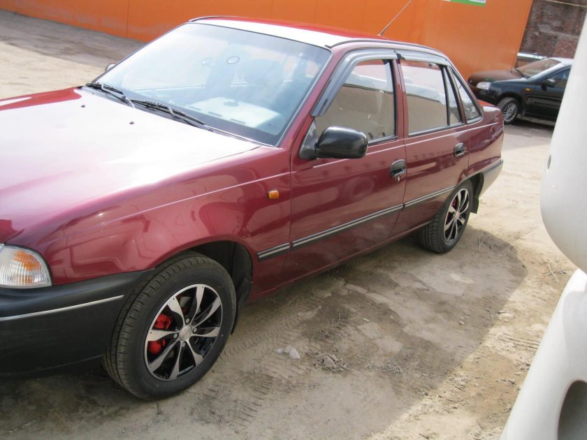 Daewoo Nexia Вишневая