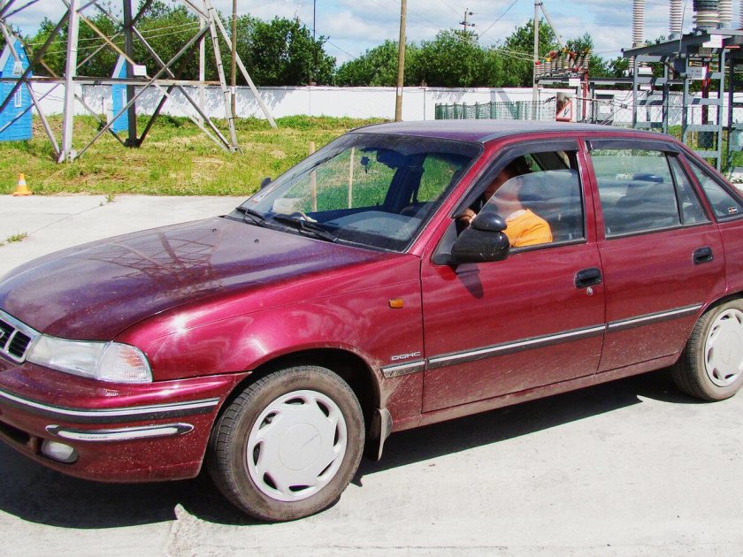 Daewoo Nexia Вишневая