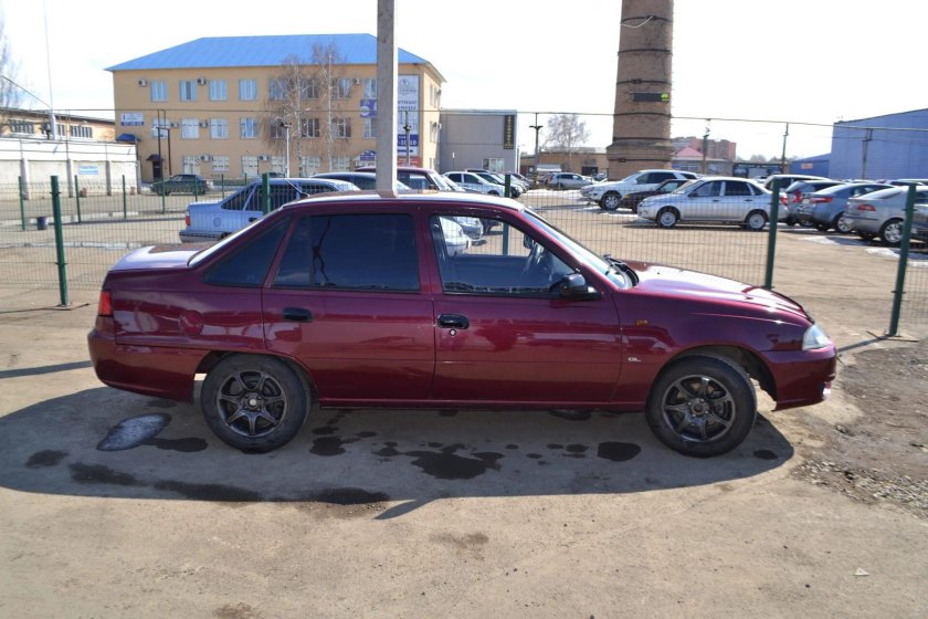 Daewoo Nexia Вишневая