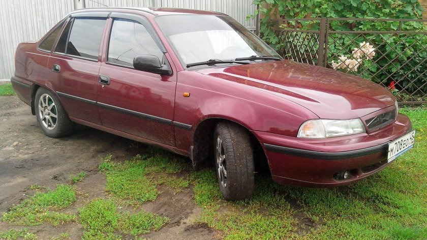 Daewoo nexia 2007 вишневая