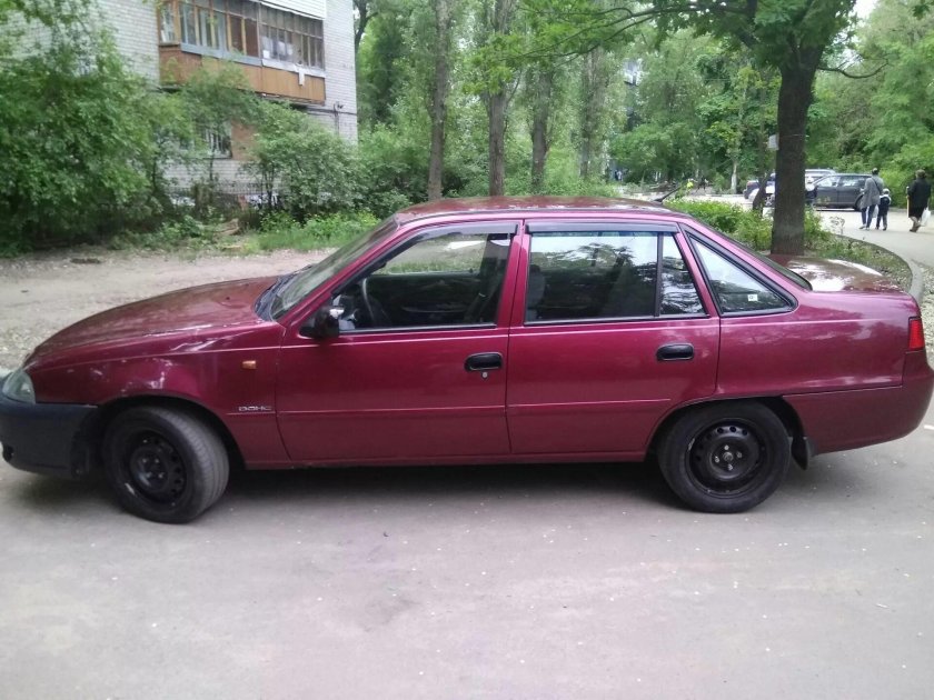 Daewoo Nexia Вишневая