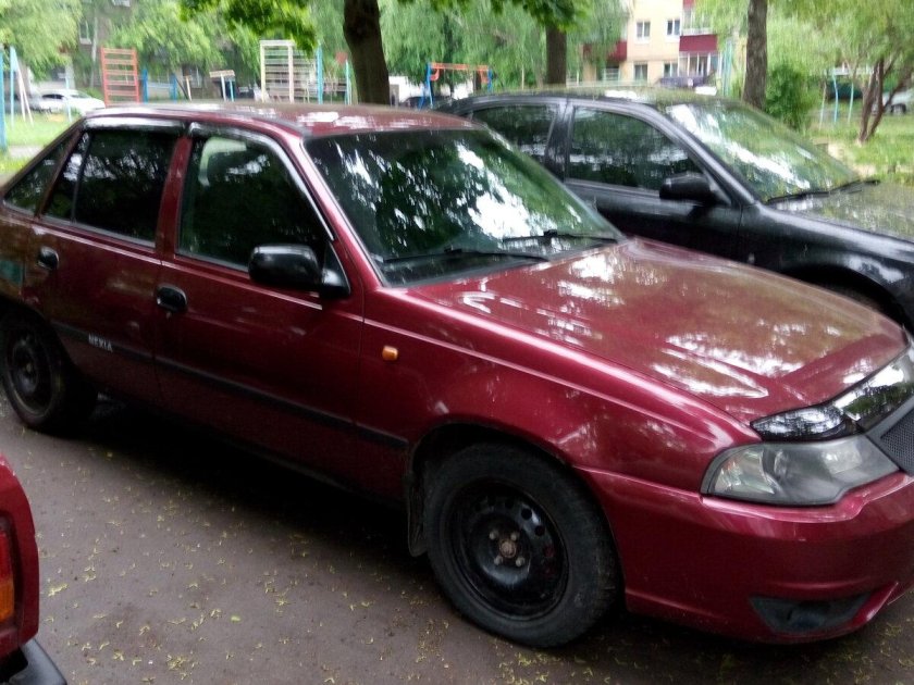 Daewoo Nexia Вишневая