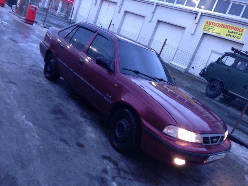 Daewoo Nexia Вишневая