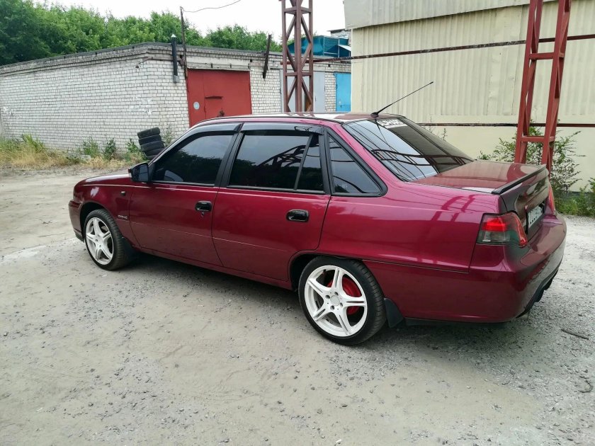 Daewoo Nexia 2011 вишня