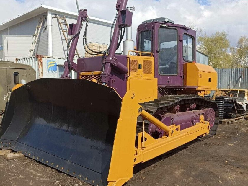 ЧЕТРА 11 бульдозер разбор бортовых