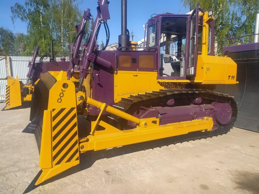 Бульдозер четра болотник