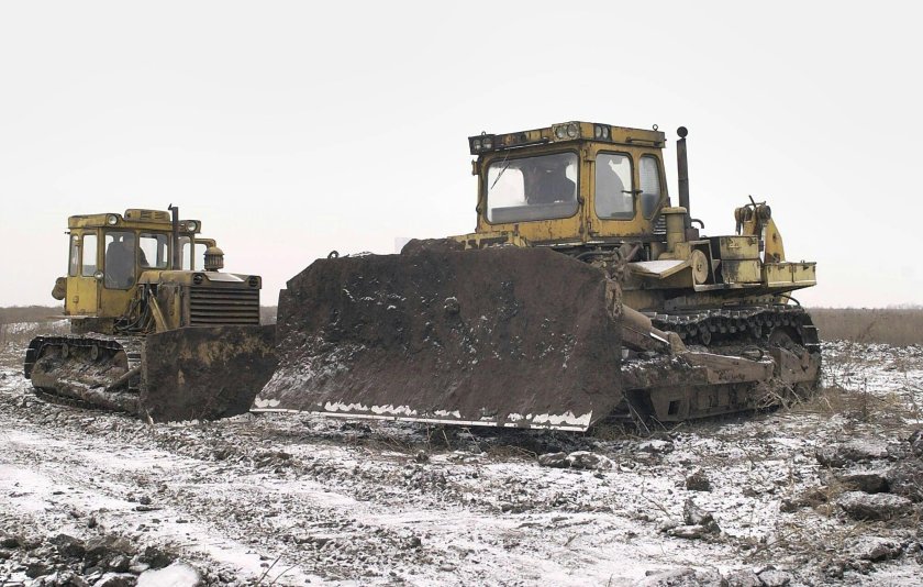 ЧЕТРА 330 бульдозер