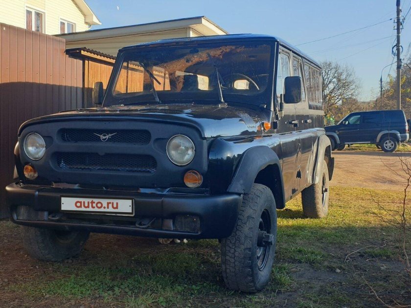 Черный уаз хантер