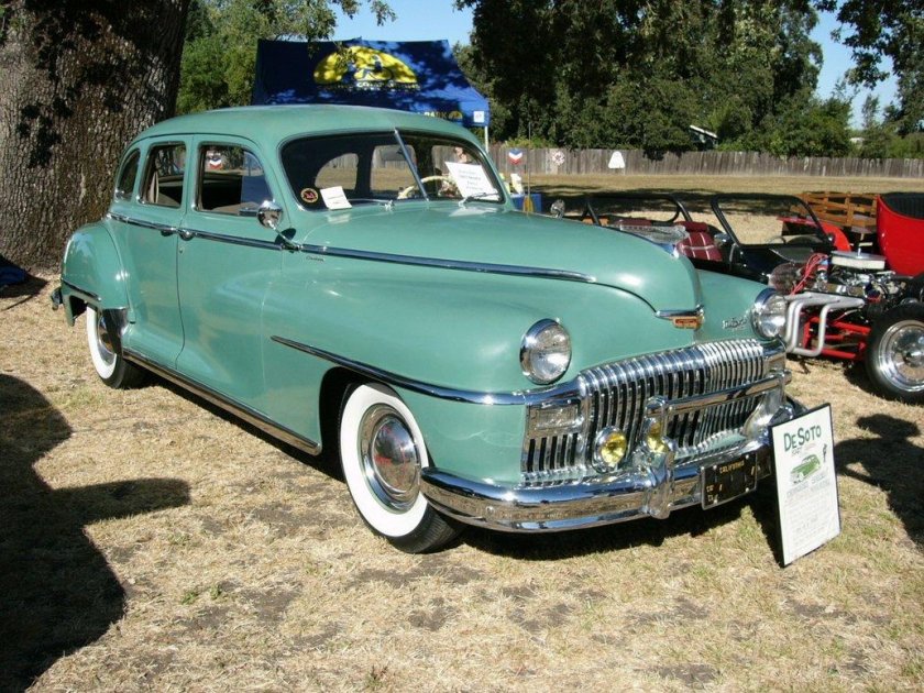 DESOTO Custom 1946