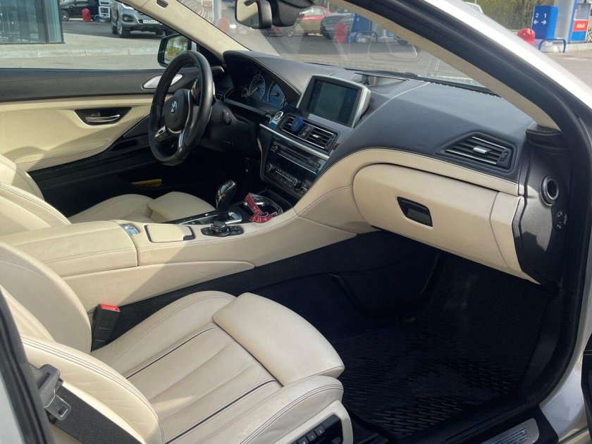 Серебристая бмв