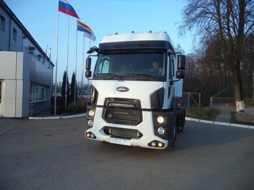 Тягач Ford Cargo