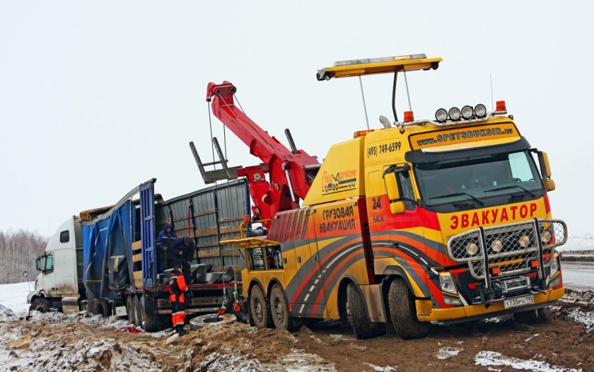 Грузовой эвакуатор вольво 8*8