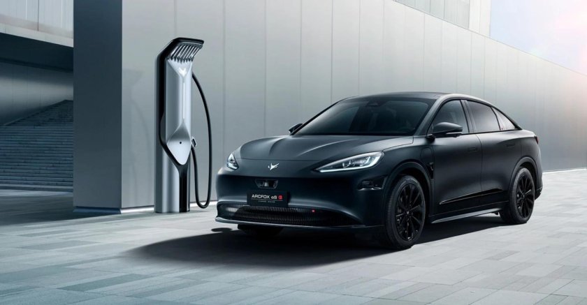 Arcfox электромобиль