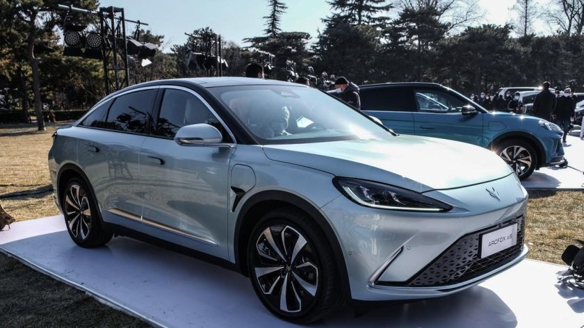 Arcfox электромобиль