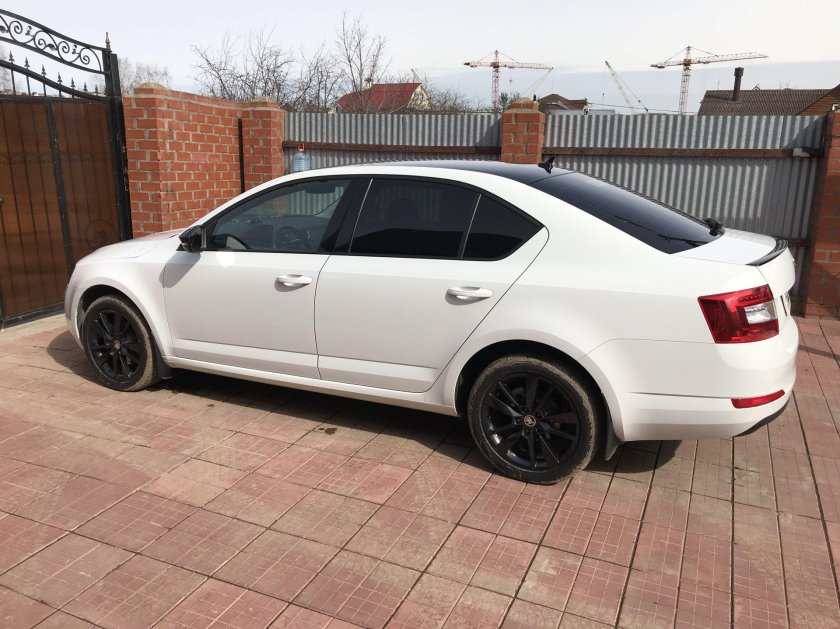 Skoda Octavia a7 белая r17