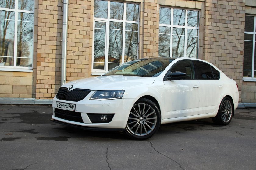 Skoda Octavia a7 белая r17
