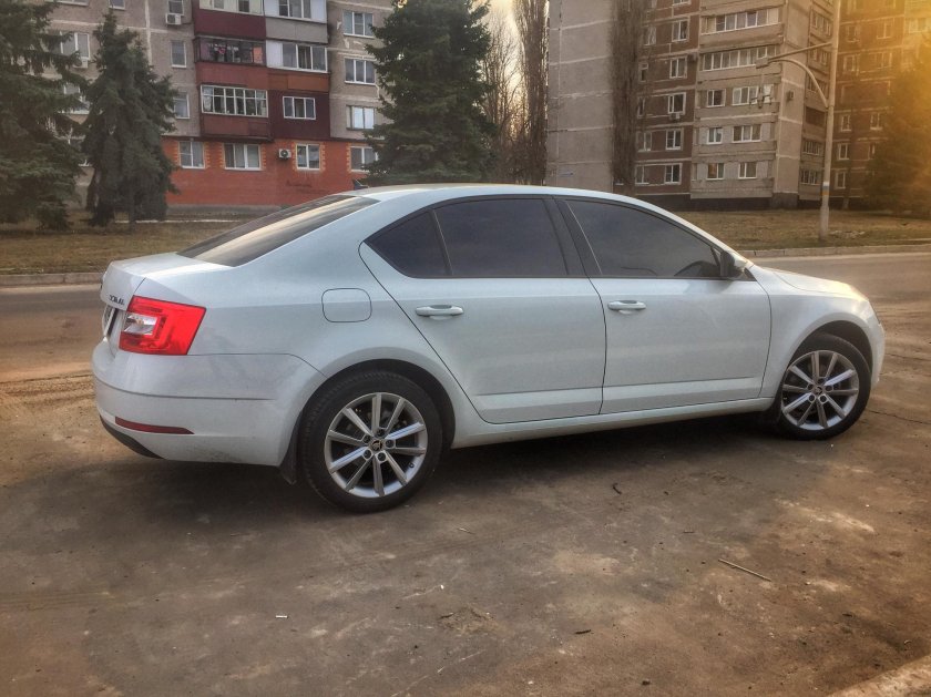 Skoda Octavia a7 белая r17