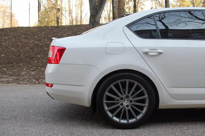 Skoda Octavia a7 белая