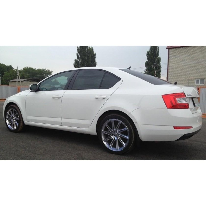 Skoda Octavia a7 белая r17