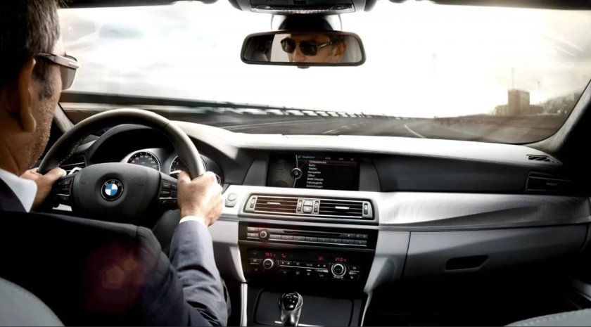 За рулем БМВ х5