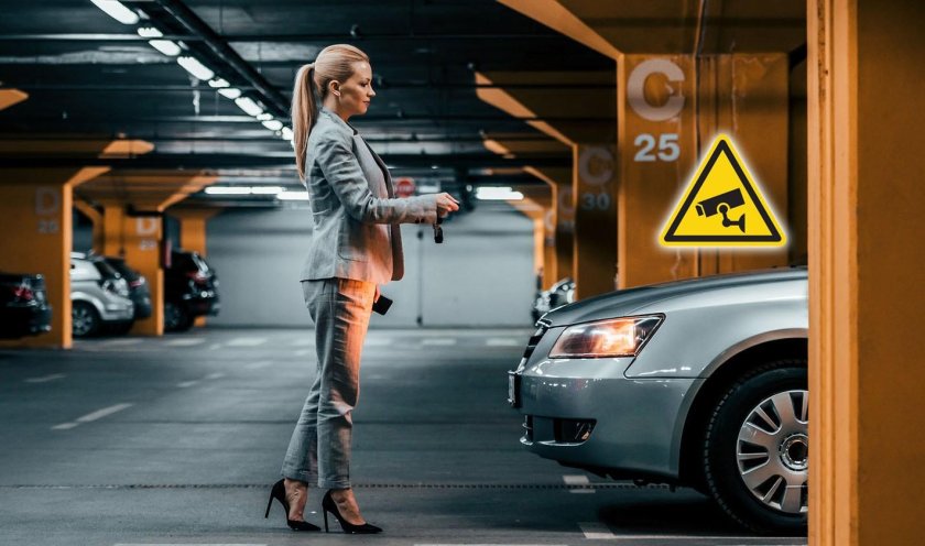 Человек на парковке