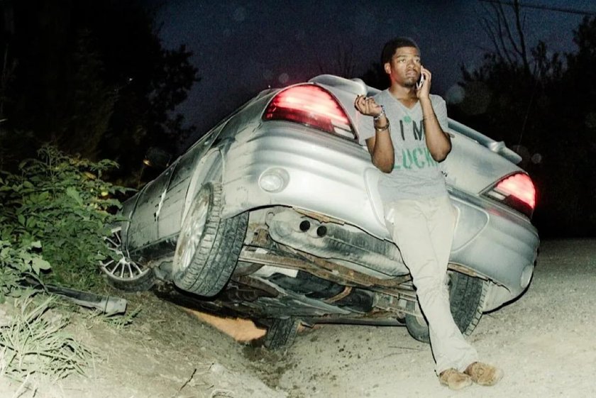 Японцы возле машины