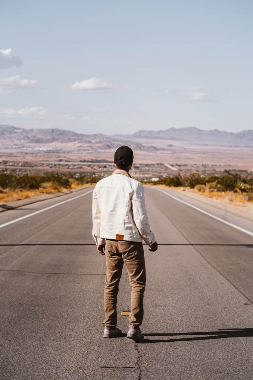 Человек на дороге