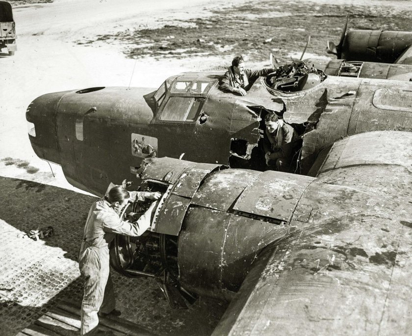 Подбитые самолеты второй мировой войны