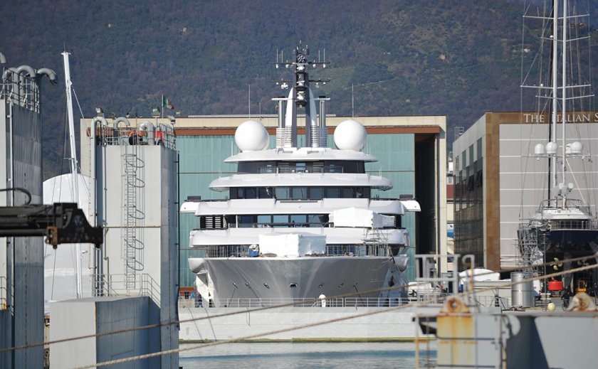 Суперъяхту «Шехерезада»