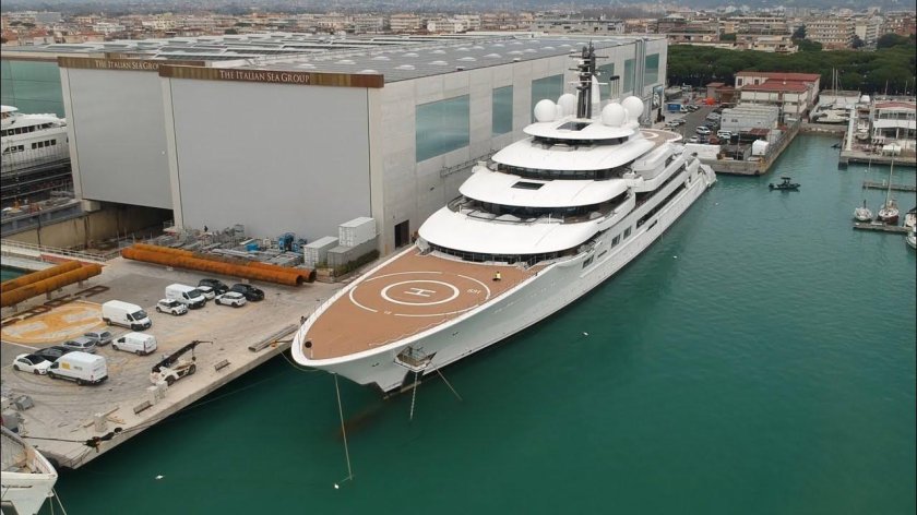 Самая большая яхта в мире azzam