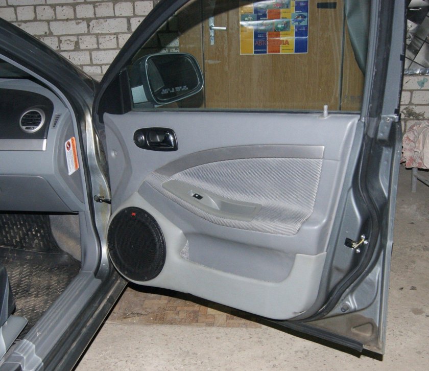 Динамики 20см в Шевроле Лачетти хэтчбек