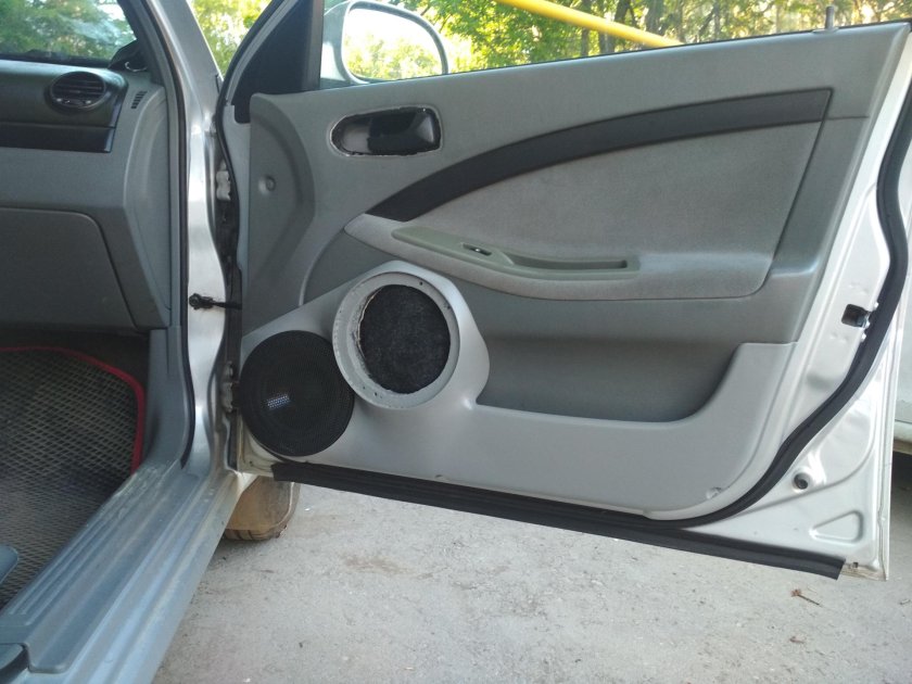 Динамики 20см в Шевроле Лачетти хэтчбек