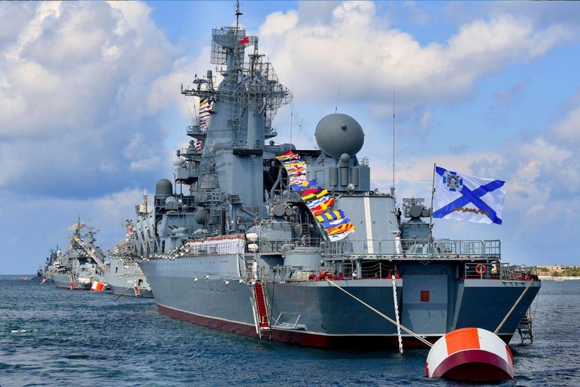 Флагман Черноморского флота крейсер Москва