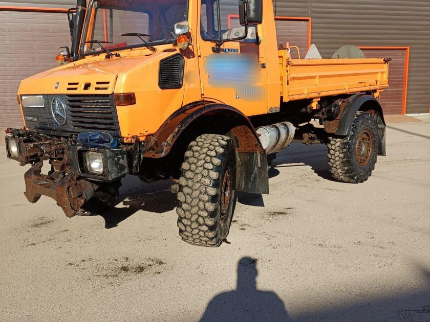 Mercedes benz unimog u 4000