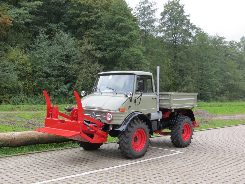 Unimog Mercedes-Benz