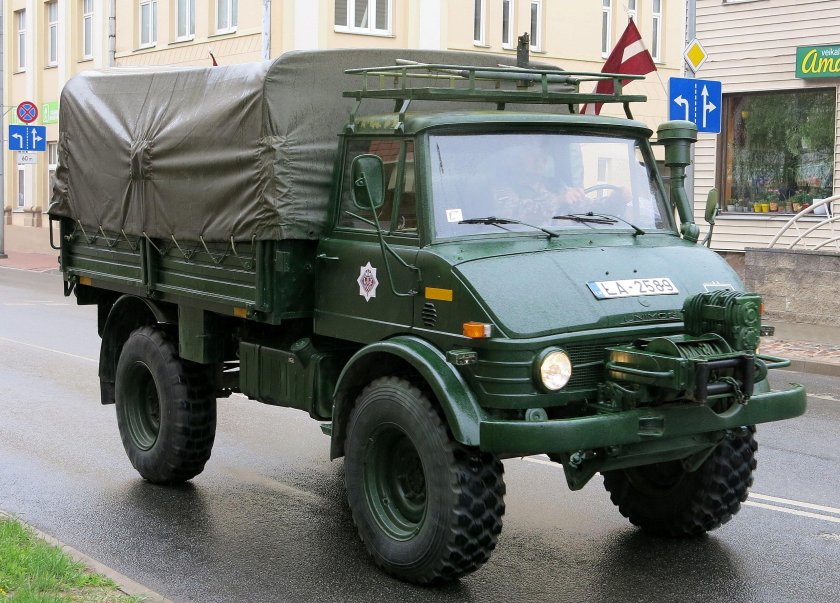 Unimog Mercedes-Benz