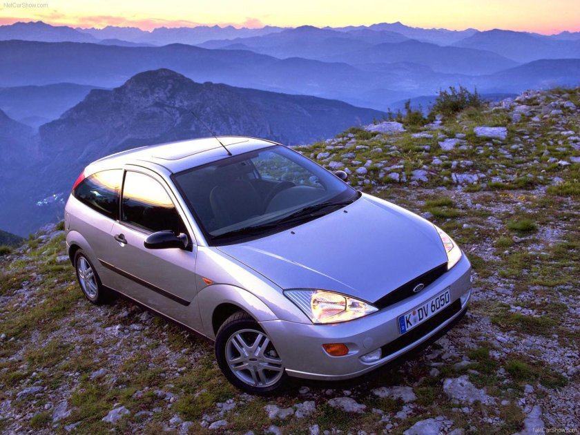 Ford Focus 1 хэтчбек