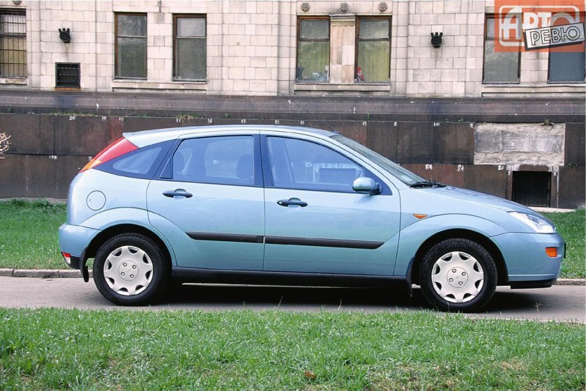 Ford Focus 1 хэтчбек