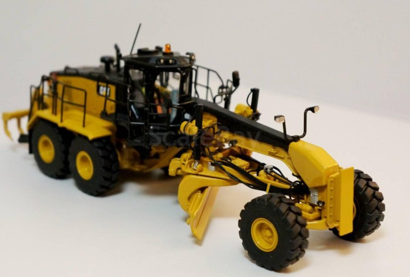 Грейдер Cat 18m