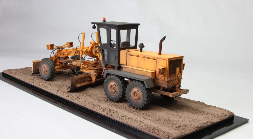 ДЗ-143 автогрейдер 1/43