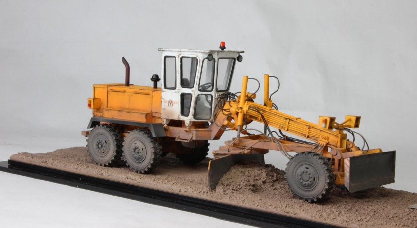 ДЗ-143 автогрейдер