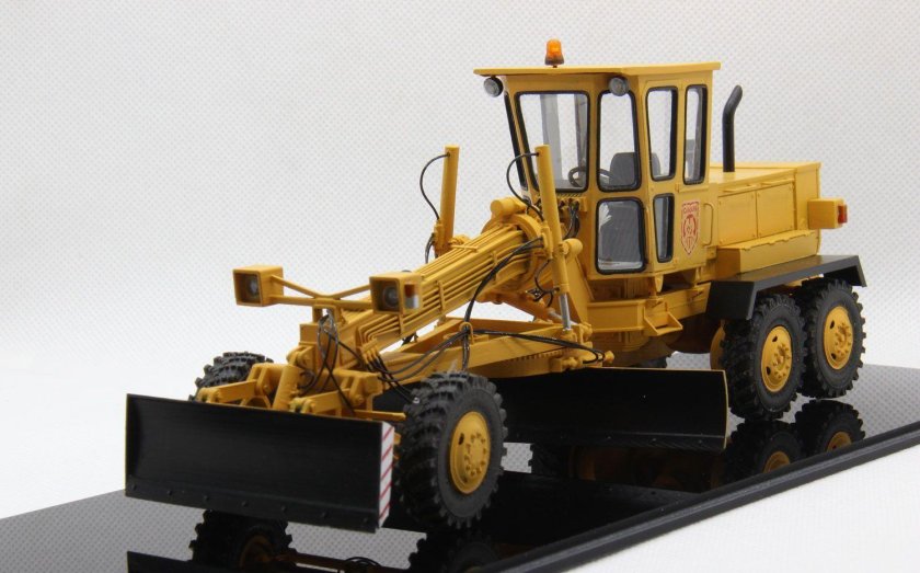 ДЗ-143 автогрейдер