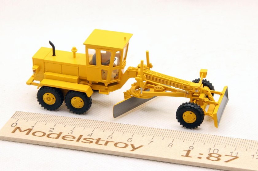 ДЗ-143 автогрейдер