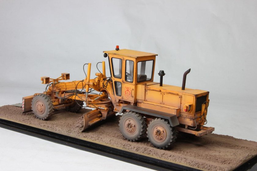 ДЗ-143 автогрейдер