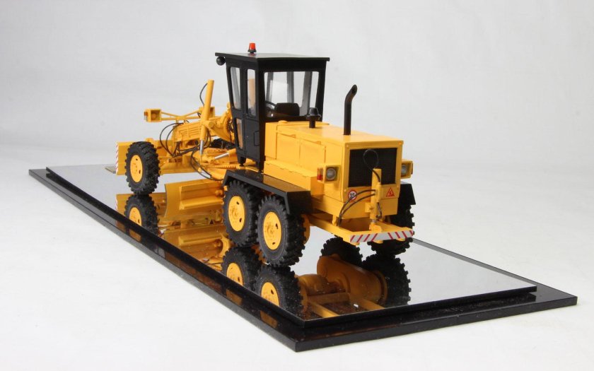 ДЗ-143 автогрейдер