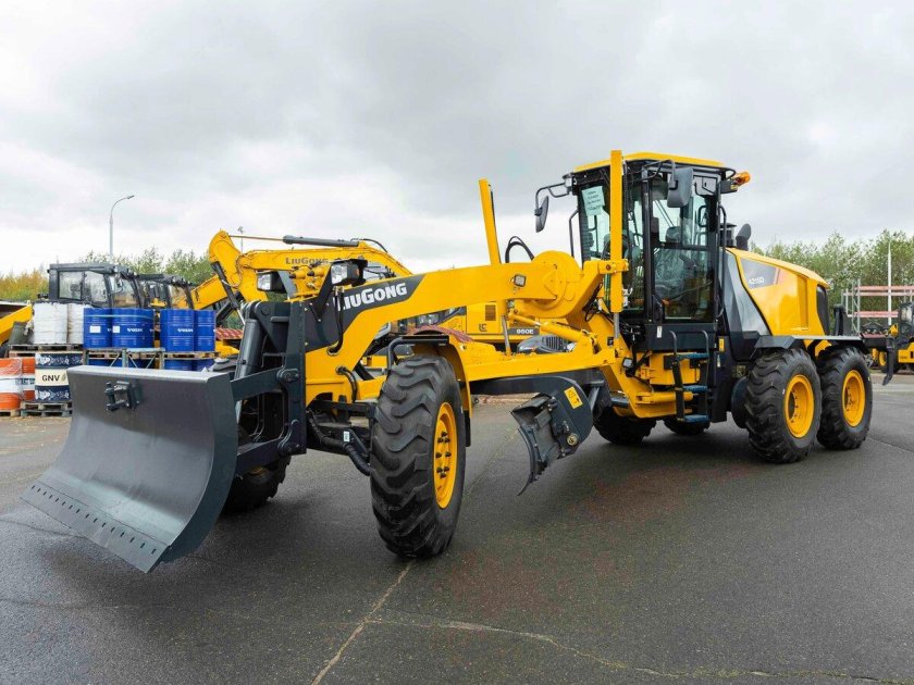 Автогрейдер полноприводный